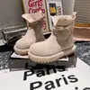 Botas femininas de moda vermelhas com sola grossa, novo modelo de primavera 2026, uso duplo, retrô, que aumenta a altura, estilosas, versáteis, botas de motociclista