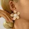 Pendientes de Flor y Perla de Lujo Ligero Retro de Gama Alta Europeos y Americanos al por Mayor Adecuados para el Uso Diario de las Mujeres
