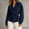 Casaco feminino curto de camurça novo estilo outono e inverno europeu e americano, com gola de lapela, cintura com amarração, corte solto, jaqueta de manga longa para mulheres