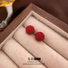 Pendientes Minimalistas de Perla con Bollo Rojo Grande Estilo Hong Kong Retro Exquisitos Pendientes de Diseño Geométrico Pendientes Versátiles y Delicados