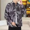 Camisa Masculina da Moda Outono Estampa de Personalidade Estilo Coreano Legal Listras Verticais Pretas e Brancas Casual Solta