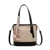 Bolso de Mano de Paja Tejida de Color Contrastante de Nicho de Verano para Mujer 2025 Nuevo Popular Versátil Bolso Cruzado de Hombro con Bufanda de Seda Simple