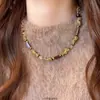 Colar de Pérolas Color Café Maillard com Toque de Luxo para Mulheres, Nova Corrente de Suéter Outono e Inverno 2025