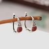 Novo Retro Artístico High-end Sense Ruyi Xiangyun Ear Buckle Pequeno Imitação Southern Red Brincos Étnicos Brincos Vermelhos