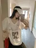 [Entrega Direta do Fabricante Original] Camiseta de Renda com Retalhos Estilo Preguiçoso Decote V Manga Curta Top Solto com Estampa de Letras