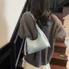 Bolsa Tote de Design de Nicho para Mulheres 2025 Nova Bolsa de Mão de Verão Ombro Único Transversal Axila Bolsa para Comutador Bolsa de Mão