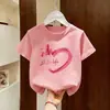 Camiseta Feminina Verão 2026 Novo Estilo Infantil Super Fofa Moderna Algodão Puro Roupas Roupa de Verão Top de Manga Curta para Menina