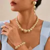 Conjunto de Cuatro Piezas de Pendientes, Pulsera y Collar, Estilo Palacio Retro Francés, Perla de Imitación, Conjunto de Gama Alta de Nicho para Mujeres