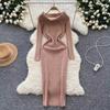 Vestido bodycon ajustado de punto a rayas blancas y negras con diseño de hombros descubiertos, estilo europeo y americano, para Primavera, Otoño e Invierno 2026, 8222