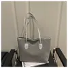 Bolsa Feminina Versátil de Ombro Único e Axila de Alta Qualidade e Grande Capacidade 2025 Outono e Inverno Nova Bolsa Tote Texturizada Fosca para o Dia a Dia