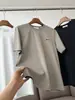 Roupas de Comércio Exterior Masculinas, Estoque Excedente com Etiqueta Cortada, Estampa Clássica com Letras Pequenas, Camiseta de Manga Curta com Gola Redonda 12490