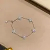 Pulseira Cruz de Diamante Inteiro de Lado Único Flor de Cinco Pétalas Martelo de Diamante Brilhante Dourado Antigo Joia para Mulheres