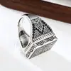 Artesanías Finas Yu Hong Anillo Tallado de Alta Calidad, Anillo Cuadrado con Patrón de Hierba Tang, Anillo Abierto Ajustable Vintage, Directo del Fabricante