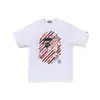 Comercio exterior mayorista transfronterizo estilo japonés moderno estampado de camuflaje cabeza de tiburón cabeza de tigre mono bloques de color luminoso para pareja camiseta holgada morada