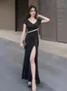 Vestido Ajustado Sexy de Celebridad de Internet Estilo Influencer 2026 de Gama Alta, Puro Deseo, Cuello en V, Cintura Fruncida Ceñida, con Abertura para Mujer