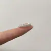Anillo de Diamantes de Fila de Circonita Brillante de Lujo Ligero y de Gama Alta para Mujer Anillo Único Exquisito de Nicho para el Dedo Índice Anillo Versátil de Gama Alta