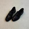 Mocassins para Mulheres Estilo Britânico Retrô Bico Redondo Rebites Plissado Slip-On Salto Grosso Sapatos de Couro Pequenos Pretos