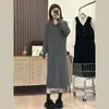 Nuevo Vestido de Punto con Capucha para Mujer Otoño e Invierno 2025 Estilo Coreano Abrigo para Mujer Petite con Falda de Longitud Media para Mujer