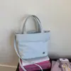 Bolsa de Mão Feminina em Lona de Nylon Coreana 2025 Nova Tendência Moda Casual Bolsa Tote Versátil Bolsa Saco Transversal