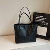 Bolsa de Grande Capacidade para Mulheres 2025 Verão Novo Estilo Simples e Estilosa de Aparência Sofisticada Bolsa de Ombro Portátil Bolsa Tote para o Dia a Dia