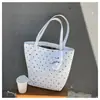 Bolso tote de lunares con un solo hombro de diseño único para mujer, nuevo modelo de verano 2026, gran capacidad, bolso con cremallera para el trabajo