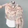 Bufanda estampada de algodón y lino 2024, nueva bufanda cálida de otoño e invierno para mujer, bufanda de seda de doble uso, chal exterior, fábrica al por mayor