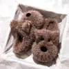 Pantuflas de algodón para mujer, modelo nuevo 2026 para uso en casa, pantuflas de felpa y engrosadas para parejas con tacto suave, pantuflas de algodón de felpa con diseño de cachorro de dibujos animados para estudiantes