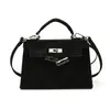Bolsa Satchel Textura Retrô Bolsa Kelly Feminina 2025 Nova Moda Bolsa de Mão Versátil Uma Alça Transversal Pequena Quadrada