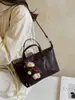 Bolso de mano grande informal retro para mujer transfronterizo, nuevo estilo 2026, versátil bolso de hombro y bolso cruzado para ir al trabajo, bolso tote para mujer