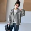 Conjunto Novo 2026 para Meninas Estilo Primavera e Outono Jaqueta Moletom com Capuz Calça Jeans Longa Peça Dupla Solta Casual