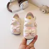 Sapatos de Balé Femininos Versáteis Estilo Princesa Doce com Bico Redondo e Renda Coleção Primavera/Outono 2026 Novos Sapatos Infantis de Solado Macio Sapatos de Couro