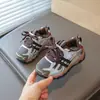 Nuevos zapatos de entrenamiento transpirables de primavera para niños, zapatillas a rayas súper populares de suela blanda para niñas, zapatos casuales tipo papá Forrest Gump, de moda, envío directo