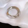 Pulseras Redondas Geométricas Irregulares Transfronterizas Europeas y Americanas para Mujer, Pulseras de Moda con un Toque de Lujo Ligero y de Alta Gama, Joyería de Diseño Único