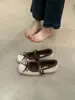Sapatos Rasos Mary Jane Vermelhos Retrô com Laço e Forro de Lã para Mulheres Inverno 2025 Bico Baixo Quentes Sapatilhas Sapatos de Algodão