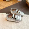 Zapatos de piel para niña estilo británico, zapatos Mary Jane tallados, zapatos de princesa de suela blanda, modelos de primavera y otoño, zapatos de actuación para niños de 3 a 6 años