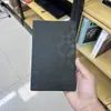 Esperando con ansias la película trasera para teléfono 3M de alta adherencia, ligera y plegable con una pequeña textura de piel de oveja, y la máquina cortadora de películas para películas traseras de teléfonos plegables