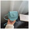 Bolsa de maquillaje portátil de gran capacidad para mujer, muy popular en TikTok, estuche de maquillaje cilíndrico de lujo ligero para mujer, venta al por mayor
