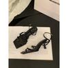 Sandálias de Salto Alto com Uma Tira Estilo Francês para Mulheres, Novo Verão 2026 Pretas Elegantes Sapatos Romanos Stiletto de Socialite
