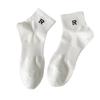 Calcetines para hombre primavera y verano calcetines de tubo fino algodón blanco bordado de letras calcetines deportivos absorbentes de sudor transpirables venta al por mayor