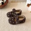 Sapatos Peludos de Bolinhas com Laço para Meninas 2026 Inverno Novo Solado Macio Estilo Princesa Sapatos de Algodão Infantis Sapatos de Lona para Bebê Menina