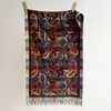 Bufanda de estilo étnico con estampado paisley y bordes coloridos, patrón vintage francés de alta gama, versátil y elegante para otoño e invierno