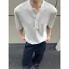 2026 Nova Camiseta Masculina Estilo Old Money Gola Henley Retrô Tricô Americana Solta Casual Manga Curta para Homem