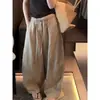 Altamente recomendado! Calça de cor cáqui com corte relaxed e perna curva para mulheres, adequada para o outono, valoriza tipos de corpo em formato de pera, com efeito emagrecedor e caimento.