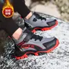 Sapatos com Forro de Fleece para Meninos Outono e Inverno 2025 Novos Sapatos de Algodão para Meninos Estudante Antiderrapante Quente Sapatos de Algodão para Esportes ao Ar Livre Infantis