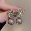 Pendientes de Perla Gris Tachonados de Diamantes de Lujo Ligero Estilo Francés, Pendientes Exquisitos Populares de Temperamento, Pendientes de Botón de Nicho Versátiles de Gama Alta para Mujer