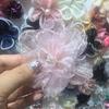 Versión coreana de accesorios de ropa de hilo de nieve de ramillete de bricolaje importados, accesorios de tocado de organza con rosa de camelia