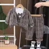 Conjunto de Traje de Primavera para Niños 2025 Nuevo Ropa Formal Infantil Primavera/Otoño Traje de Bebé de Cuadros Finos Conjunto Falso de Cuatro Piezas