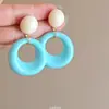 Pendientes Modernos Retro Estilo Hong Kong de los 80 en Contraste Crema y Azul para Mujer, Pinzas para Orejas Exageradas Frescas con Estilo, Discos de Espiral Antimosquitos