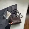 Elegante bolso cubo de patrón tejido para mujer, nuevo bolso cruzado versátil de moda 2026, bolso de mano simple para el hombro de Instagram