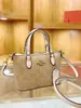 Elegante bolsa de mão pequena para mulheres, nova bolsa de balde pequena estilo vintage coreano 2026, estilo monograma versátil, bolsa de ombro e transversal estilosa